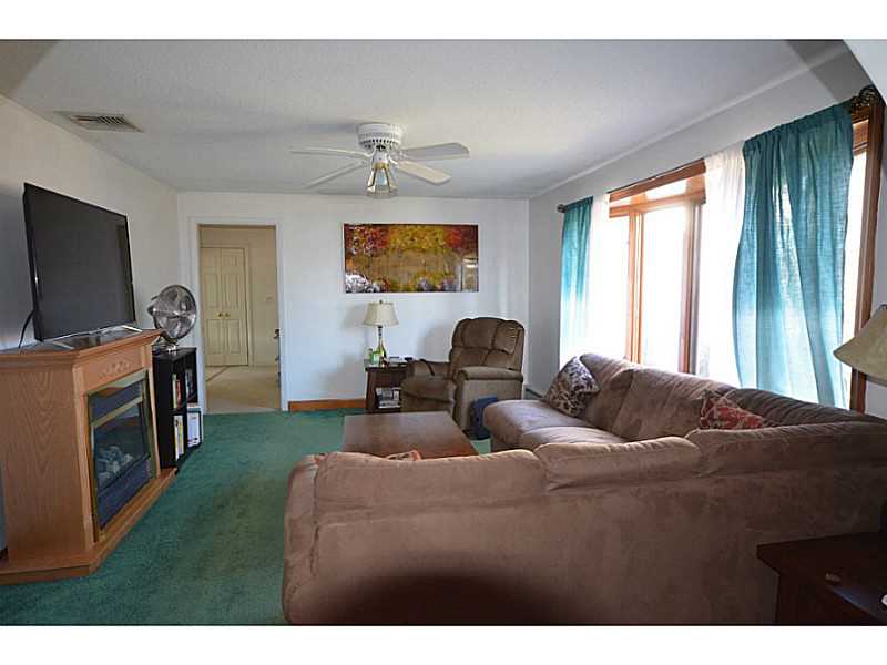 39 Brayton Road Tiverton, RI 02878 - Photo 9 of 24 Living Room.