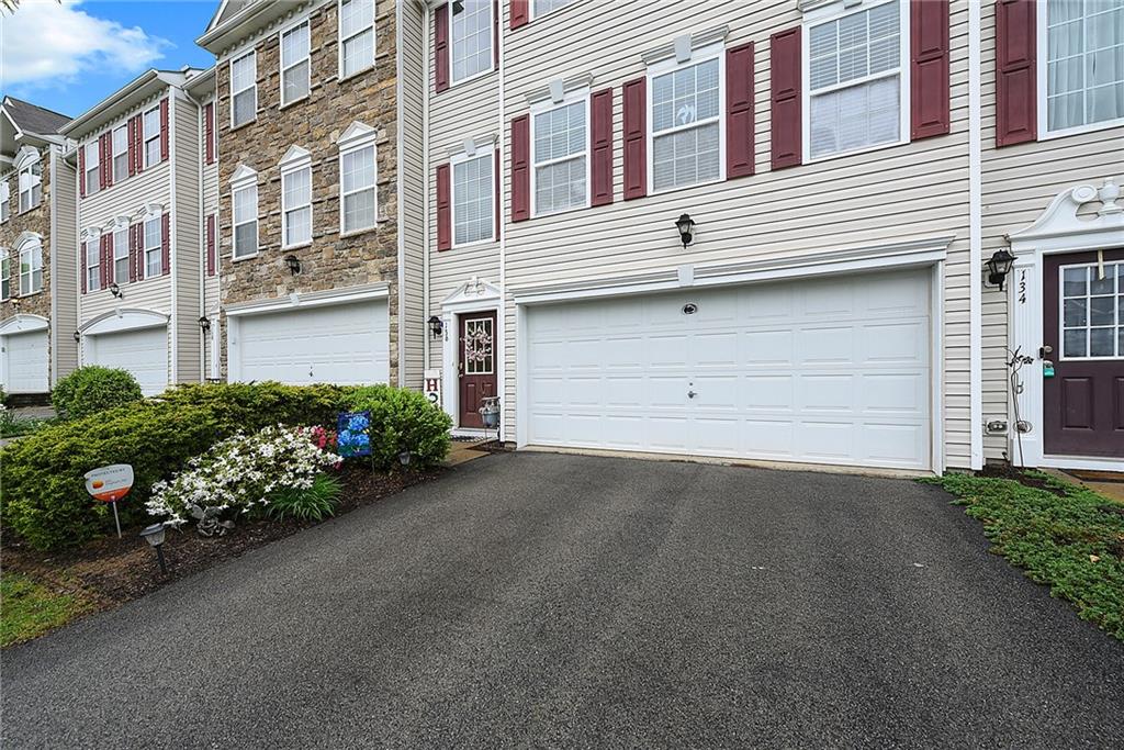 136 Lockheed Drive Coraopolis, PA 15108 - Photo 2 of 22