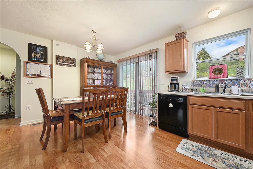 136 Lockheed Drive Coraopolis, PA 15108 - Photo 5 of 22