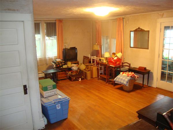 29 Dupuis Road Holyoke, MA 01040 - Photo 8 of 16 a room with musical instruments