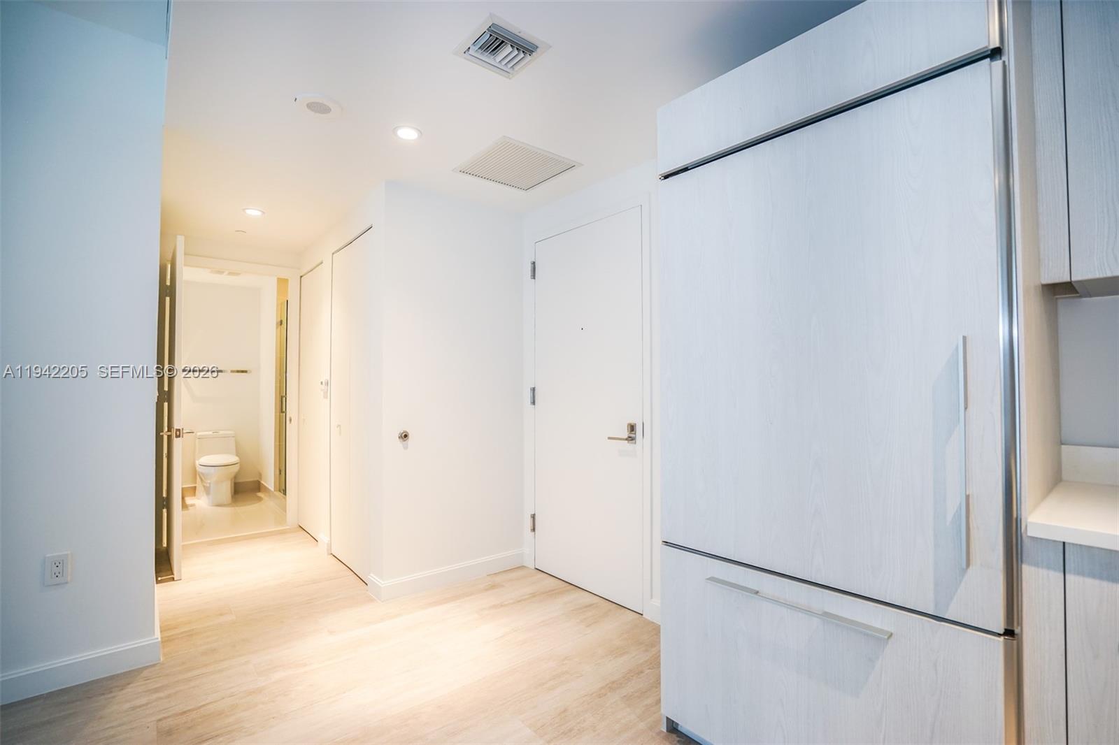 55 Southwest 9th Street, Unit 1407 Miami, FL 33130 - Photo 8 of 24 a view of an empty room