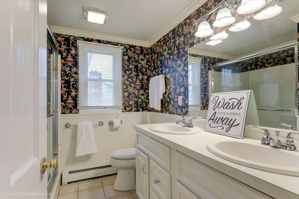 $4,200 | 569 Turner Road, Middletown, RI 02842