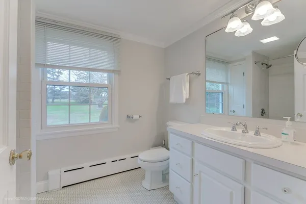 $4,200 | 569 Turner Road, Middletown, RI 02842