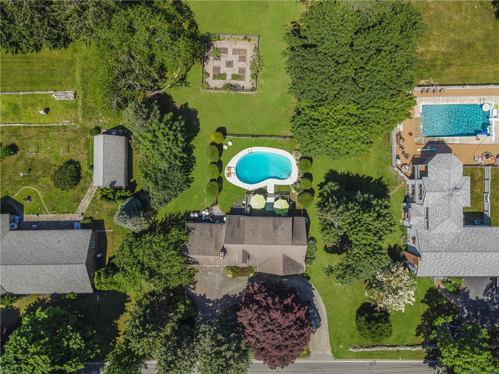 569 Turner Road Middletown, RI 02842 - Photo 4 of 50