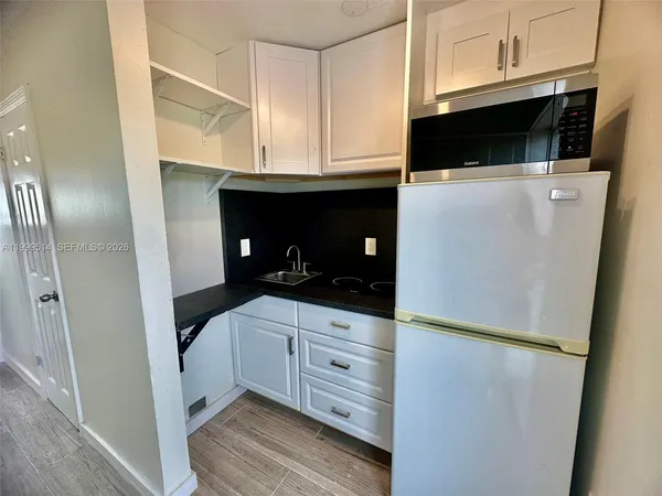 $950 | 1360 Northwest 132nd Street, Unit EFFICIENCY, Miami, FL 33167