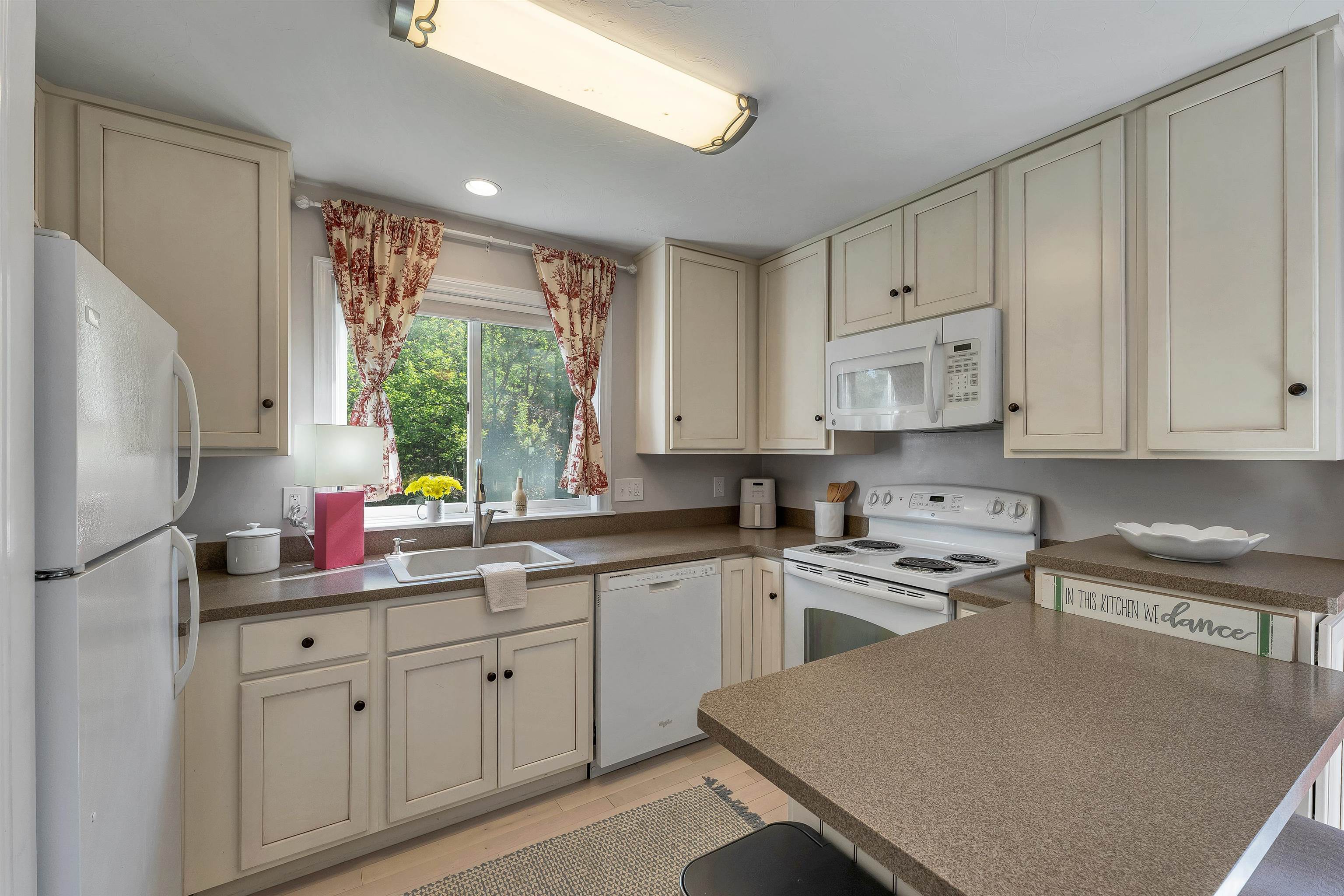 6 Cumberland Road, Unit 31 Gilford, NH 03249 - Photo 11 of 48