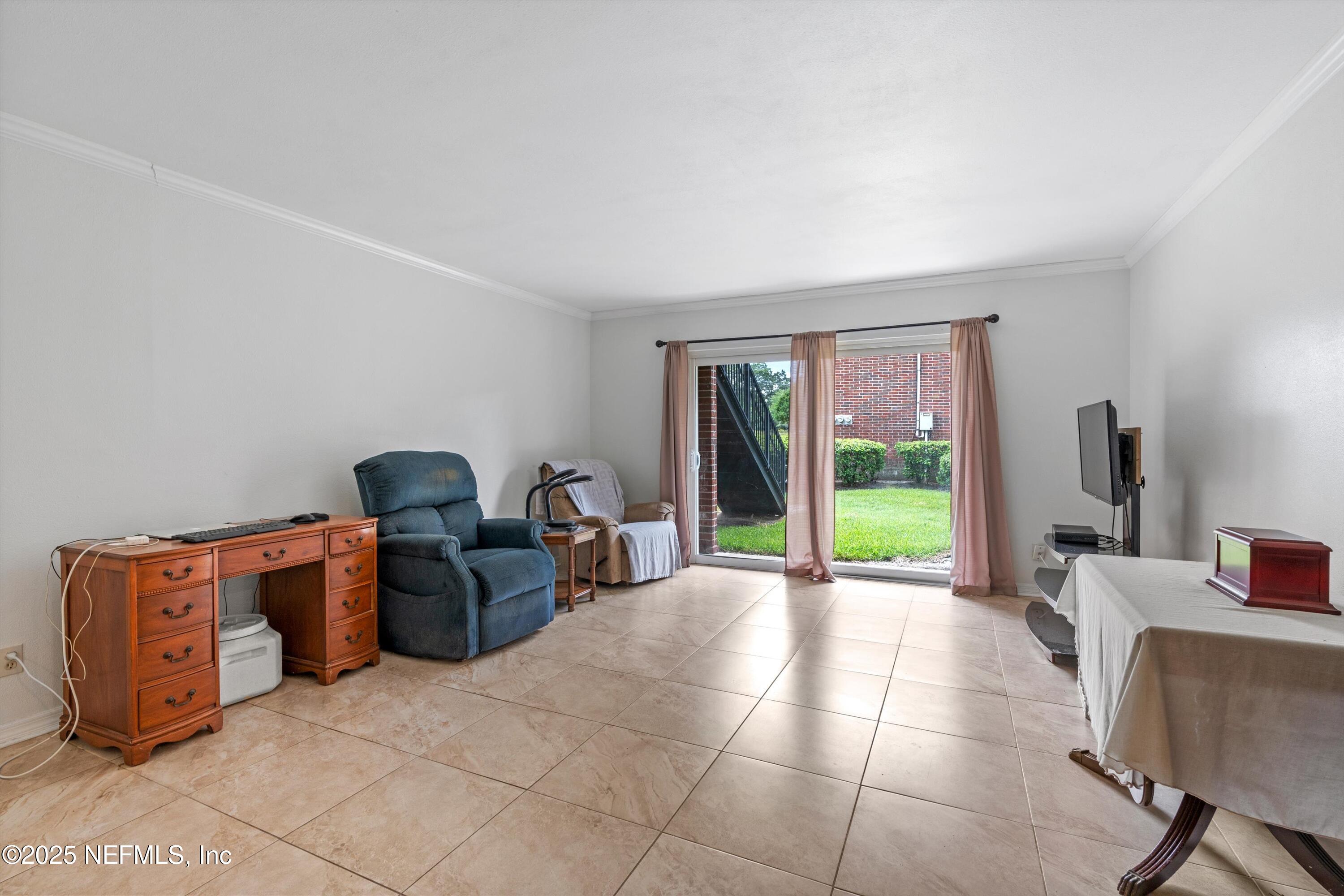 4915 Baymeadows Road, Unit 8B Jacksonville, FL 32217 - Photo 5 of 25 05-Living Room
