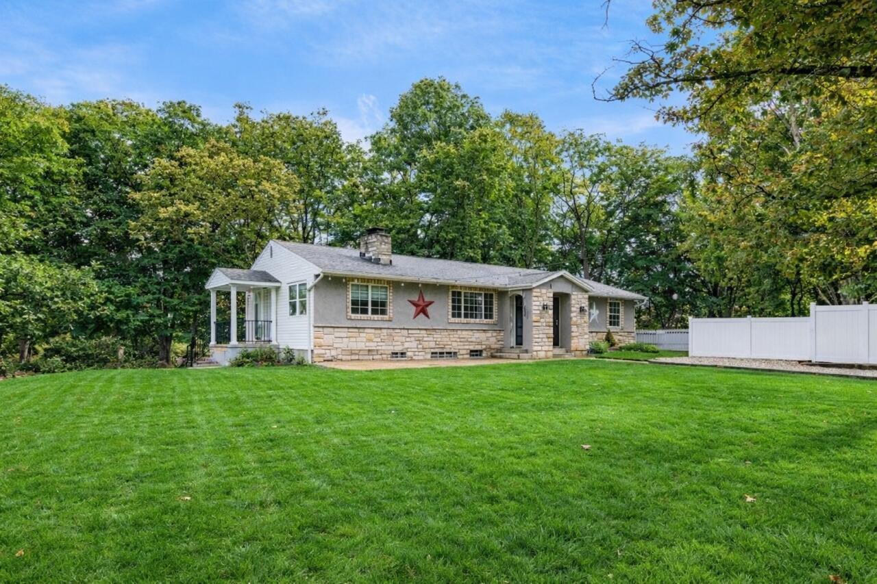 5223 Thompson Lane Delaware, OH 43015 - Photo 4 of 39 f1d81289-53d2-4bf0-9a8b-6888ab8c5d3b