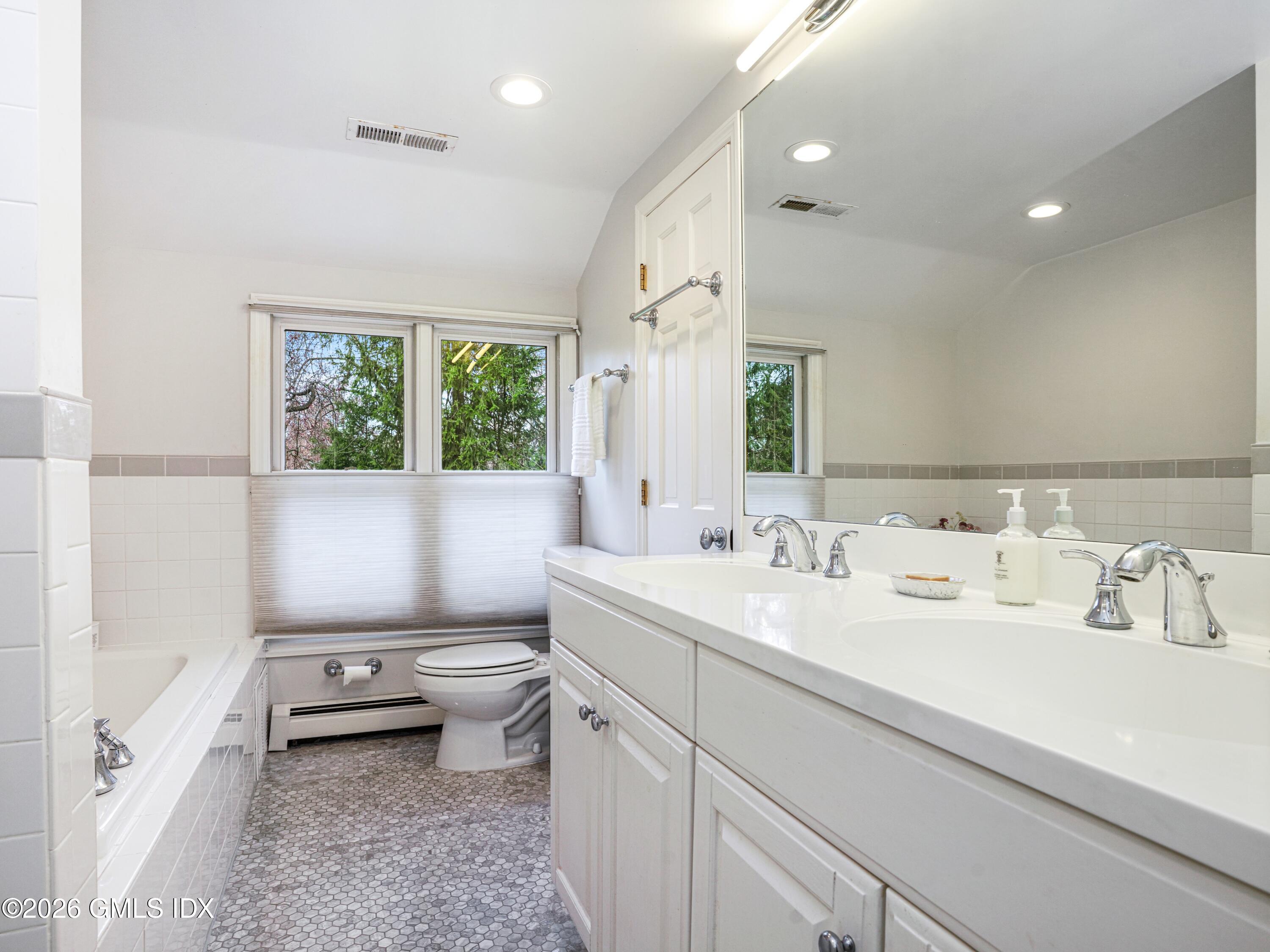 32 Winthrop Drive Riverside, CT 06878 - Photo 21 of 31 18