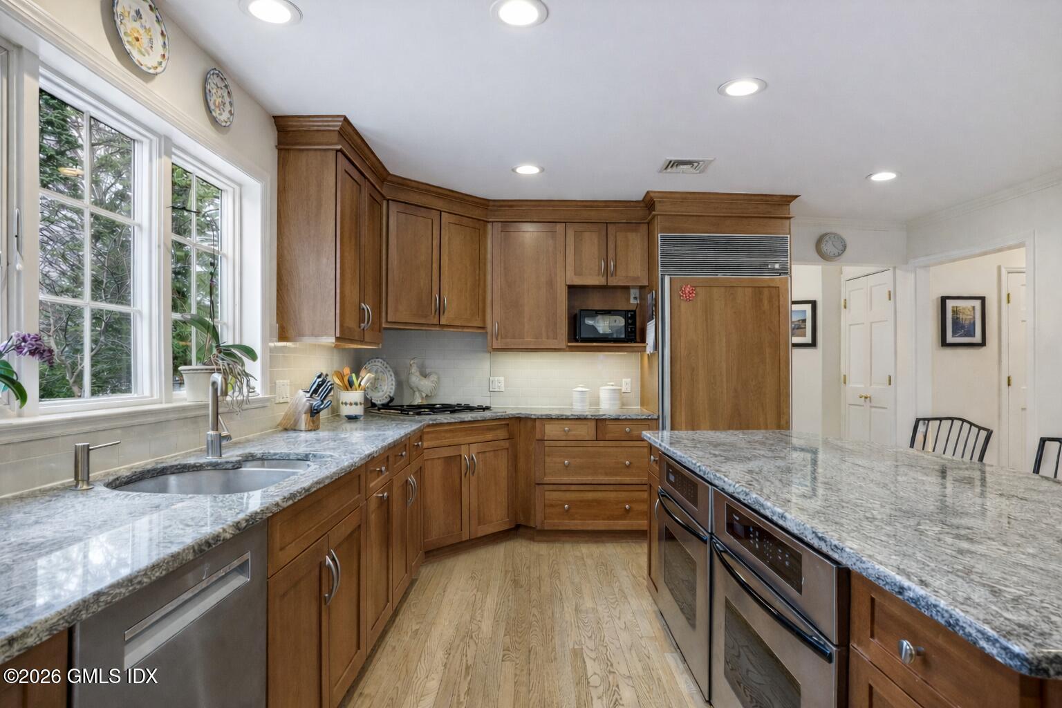 32 Winthrop Drive Riverside, CT 06878 - Photo 9 of 31 Kitchen lighter cabinet 3