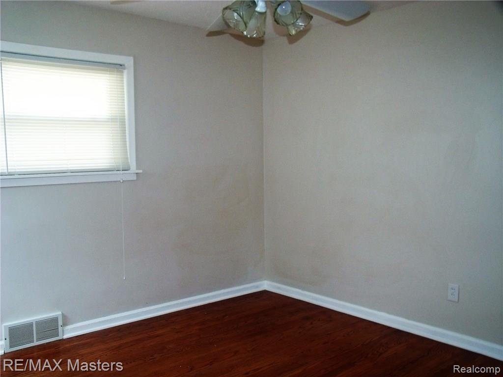 15044 Champaign Road Allen Park, MI 48101 - Photo 14 of 26 MASTER BEDROOM