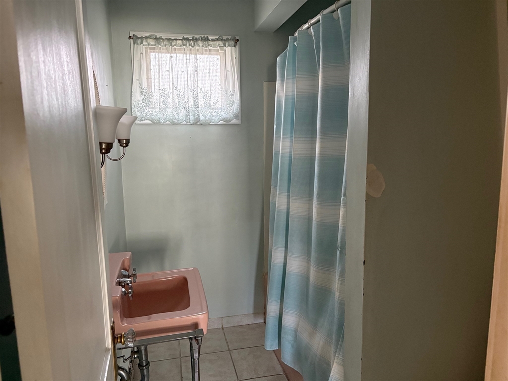 11 Thornfell Street Springfield, MA 01104 - Photo 13 of 25