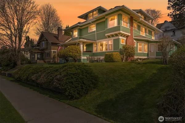 $1,750,000 | 900 North Garden Street, Bellingham, WA 98225