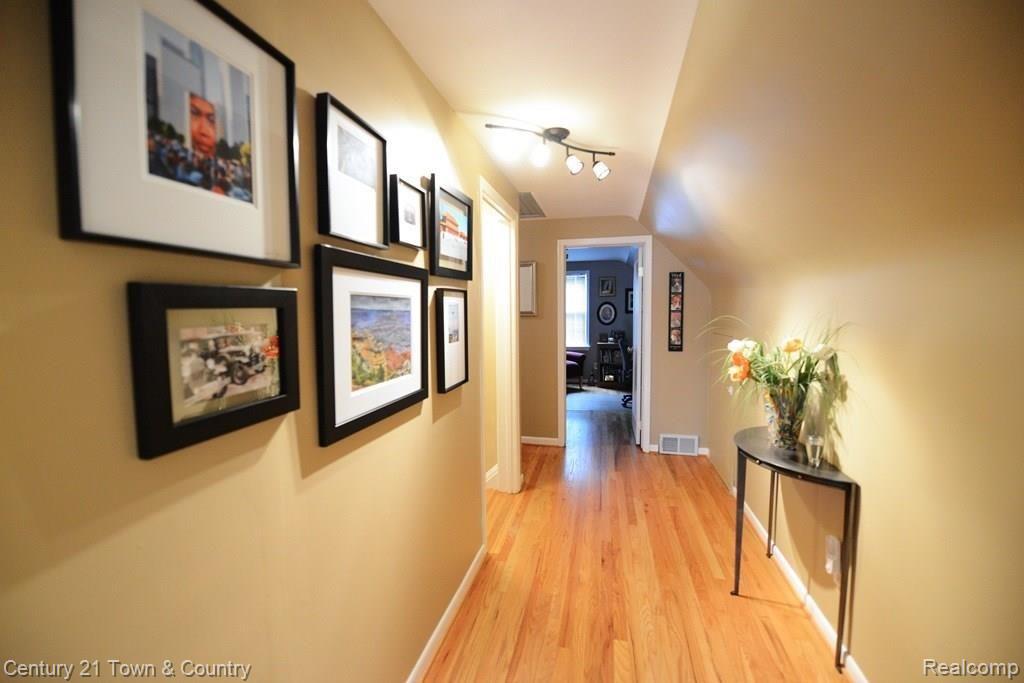 4408 Amherst Road Royal Oak, MI 48073 - Photo 28 of 51 Second Floor Hallway 2.jpg