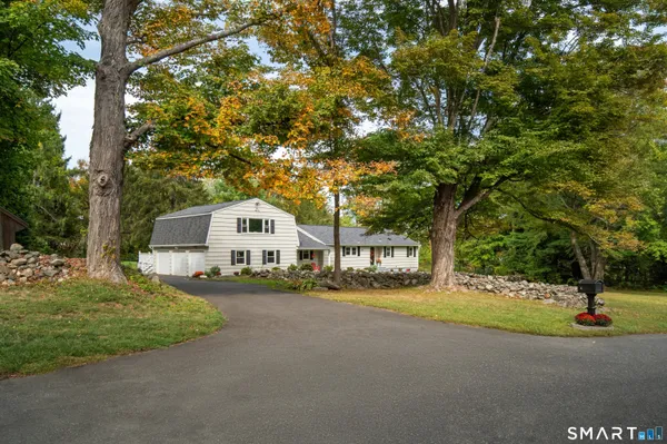 $725,000 | 3 Grand Place, Newtown, CT 06470