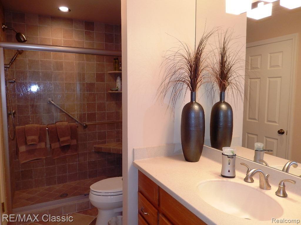 36722 Valley Ridge Drive Farmington Hills, MI 48331 - Photo 22 of 33
