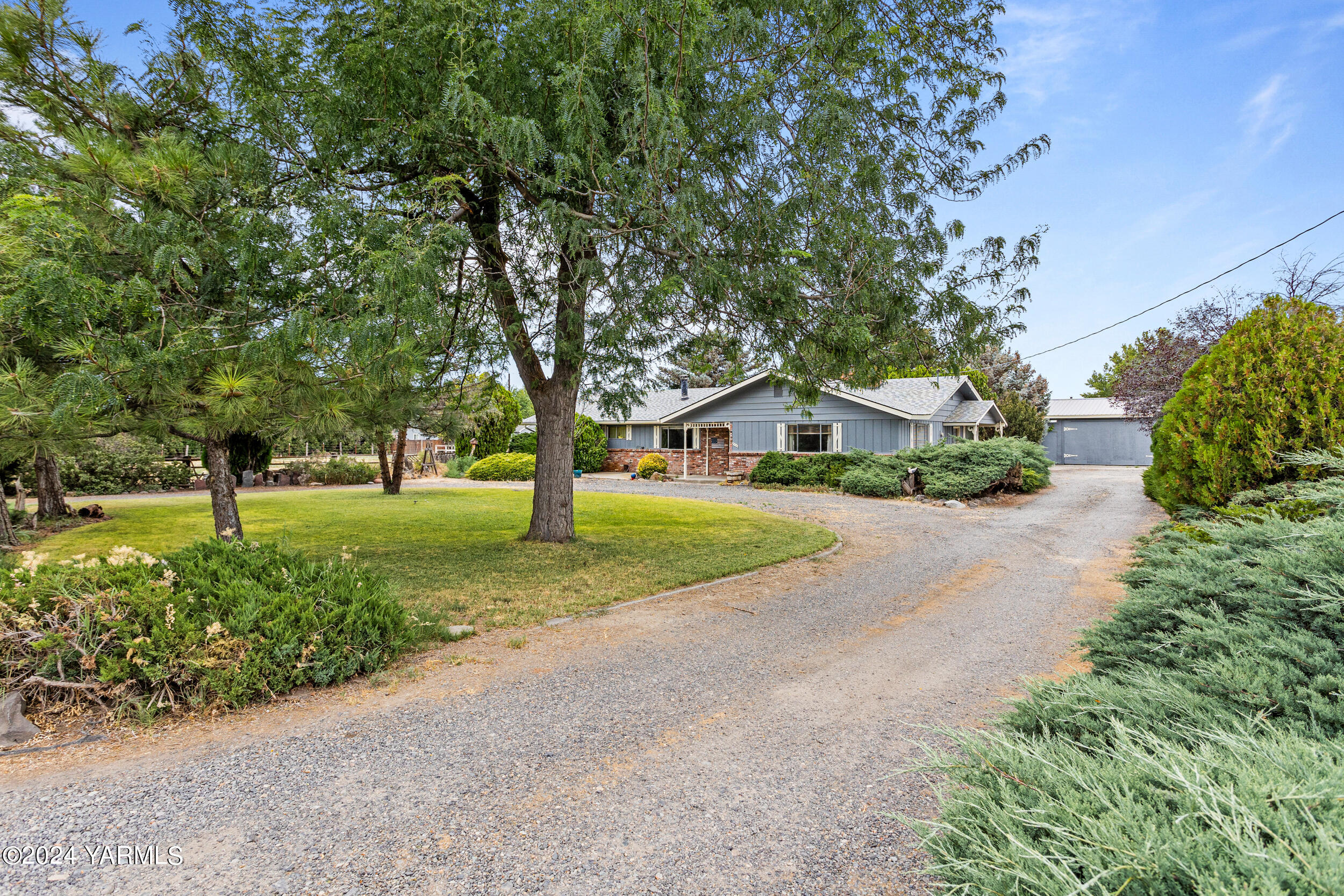 5001 Gamache Road Moxee, WA 98936 - Photo 3 of 45 a view of street with houses and trees