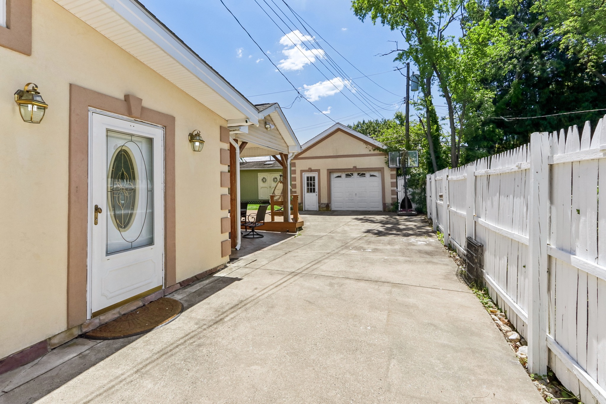 650 Hendrix Street Philadelphia, PA 19116 - Photo 45 of 53 side entrance