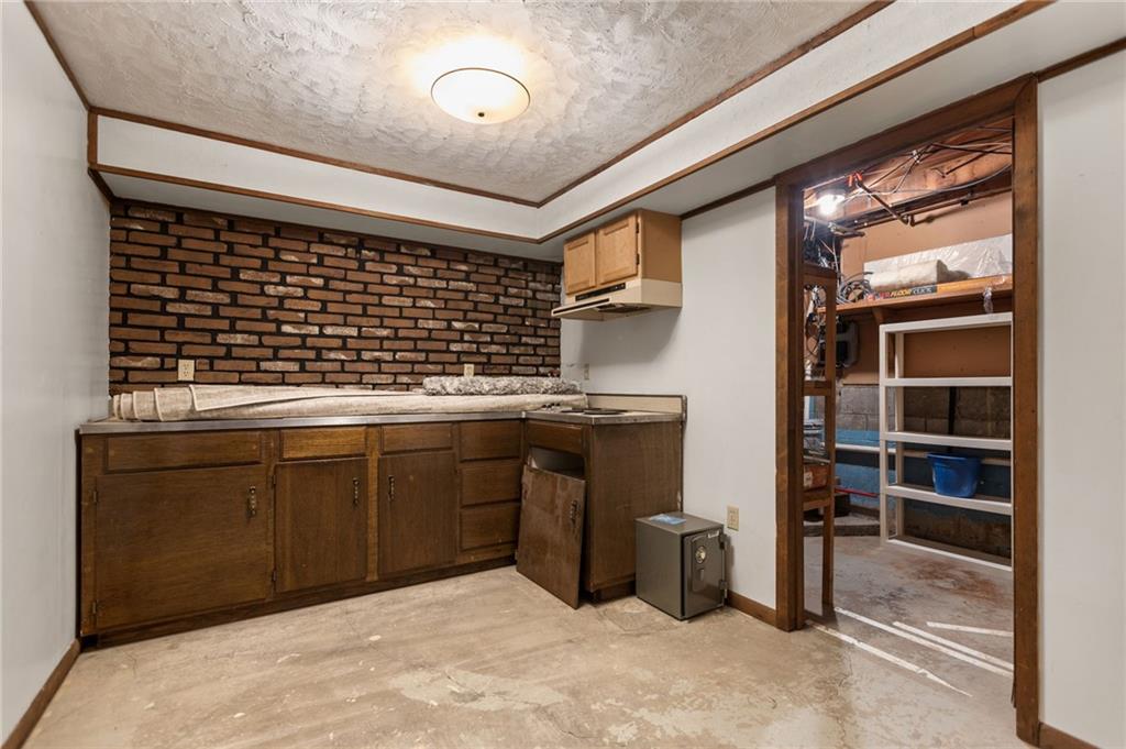 597 Moon Clinton Road Coraopolis, PA 15108 - Photo 23 of 25 Gallery Image 23