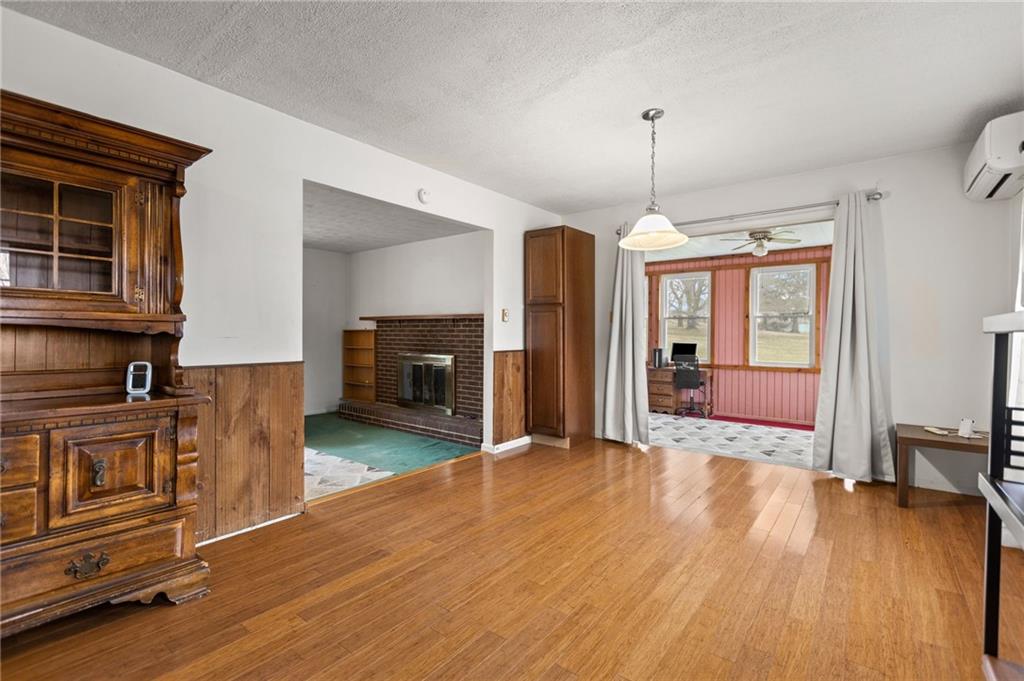 597 Moon Clinton Road Coraopolis, PA 15108 - Photo 8 of 25 Gallery Image 8