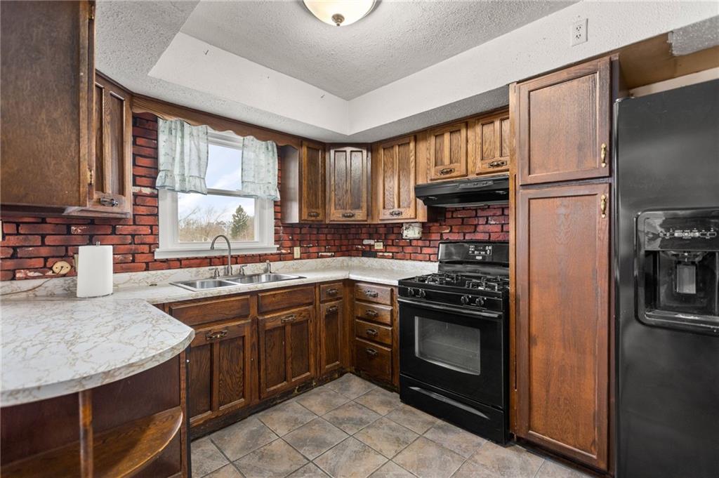 597 Moon Clinton Road Coraopolis, PA 15108 - Photo 9 of 25 Gallery Image 9