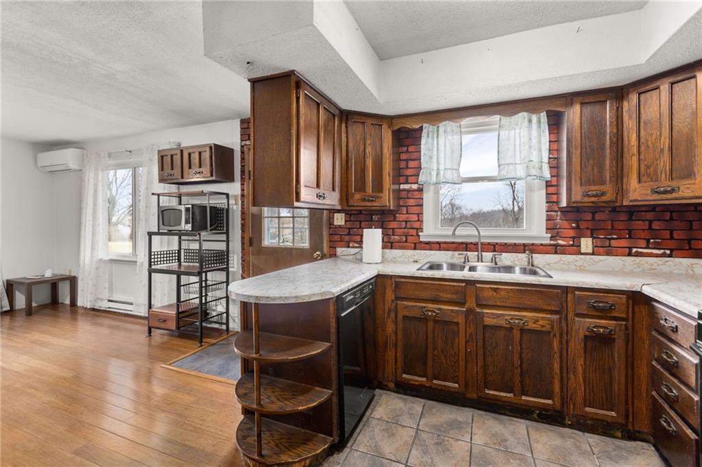 597 Moon Clinton Road Coraopolis, PA 15108 - Photo 10 of 25 Gallery Image 10
