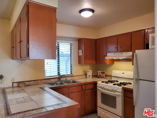 $549,900 | 4128 West Hood Avenue, Unit B, Burbank, CA 91505