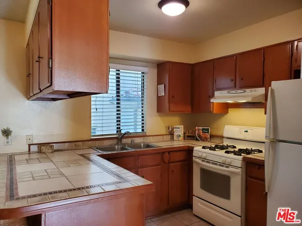 $549,900 | 4128 West Hood Avenue, Unit B, Burbank, CA 91505