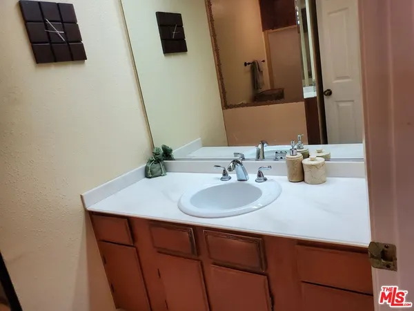 $549,900 | 4128 West Hood Avenue, Unit B, Burbank, CA 91505