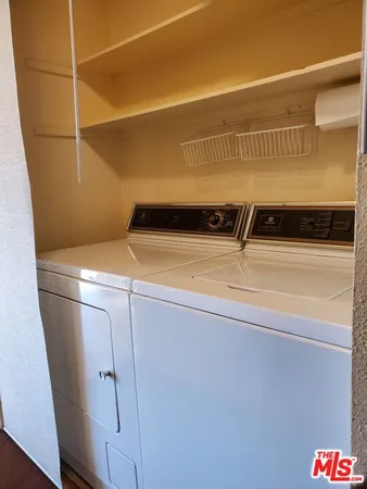 $549,900 | 4128 West Hood Avenue, Unit B, Burbank, CA 91505
