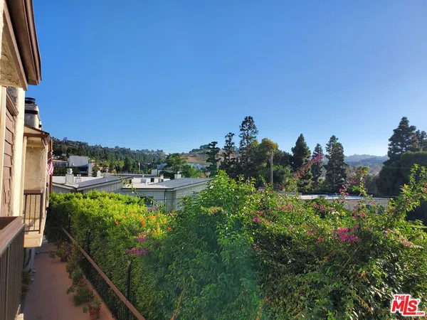 $549,900 | 4128 West Hood Avenue, Unit B, Burbank, CA 91505