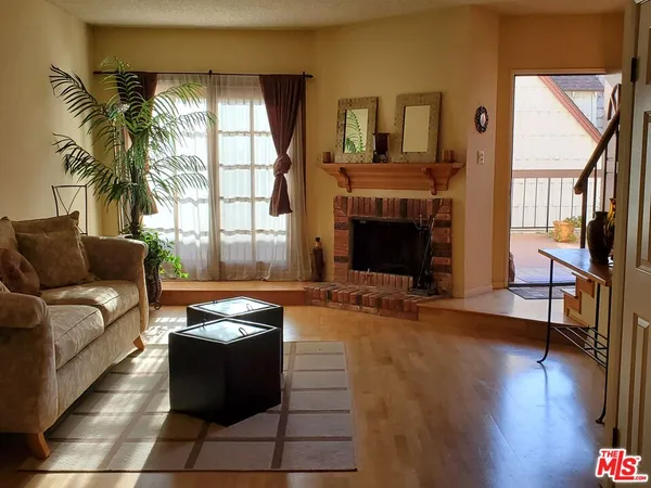 $549,900 | 4128 West Hood Avenue, Unit B, Burbank, CA 91505