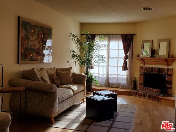$549,900 | 4128 West Hood Avenue, Unit B, Burbank, CA 91505