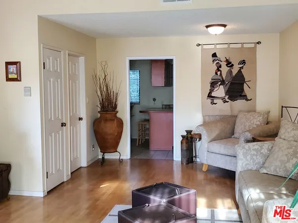 $549,900 | 4128 West Hood Avenue, Unit B, Burbank, CA 91505