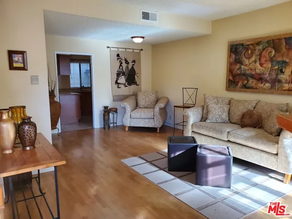 $549,900 | 4128 West Hood Avenue, Unit B, Burbank, CA 91505
