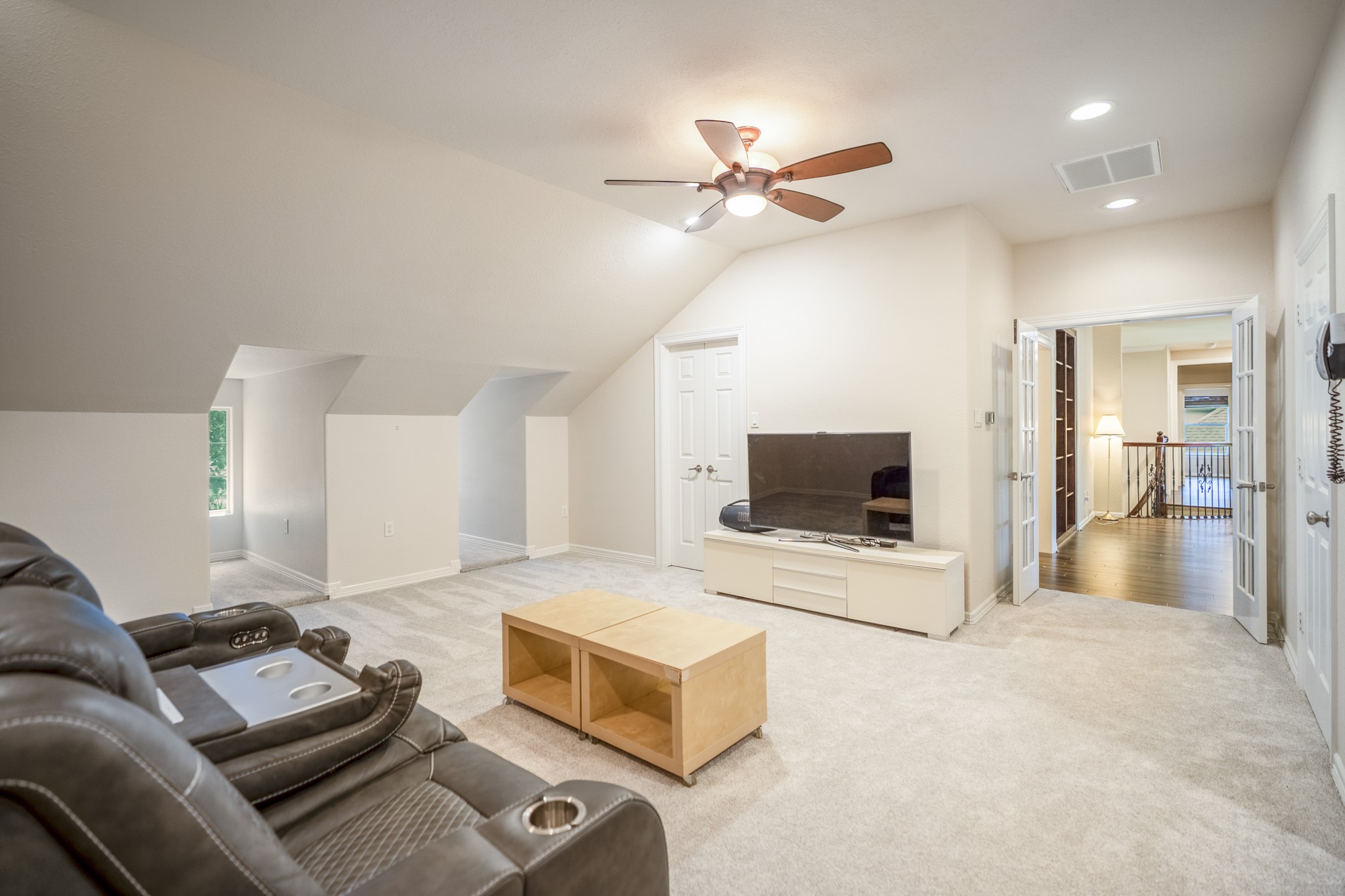67 North Pentenwell Circle Spring, TX 77382 - Photo 26 of 50 a living room with furniture and a flat screen tv