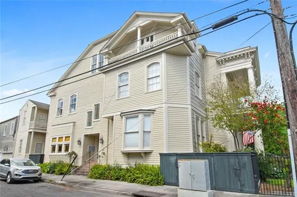 $2,000 | 1403 Toledano Street, Unit 2A, New Orleans, LA 70115