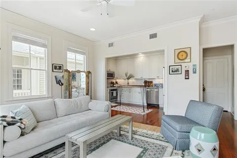 $2,000 | 1403 Toledano Street, Unit 2A, New Orleans, LA 70115