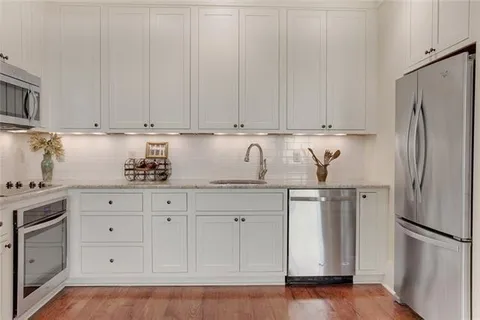 $2,000 | 1403 Toledano Street, Unit 2A, New Orleans, LA 70115