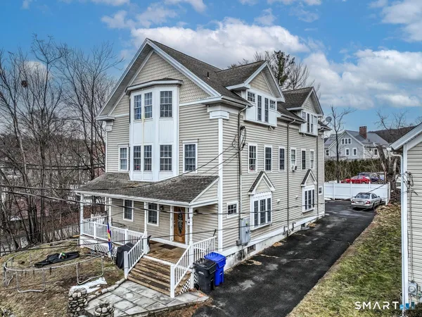 $680,000 | 11 Middle Street, New Milford, CT 06776