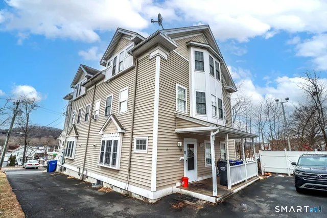 $680,000 | 11 Middle Street, New Milford, CT 06776