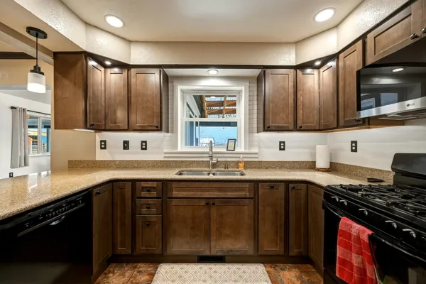 $840,000 | 2869 West 5th Street, Sheridan, WY 82801