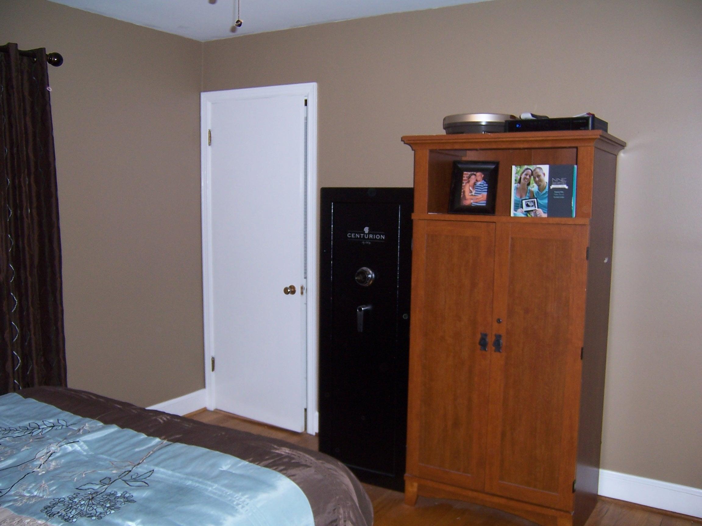 1928 Airview Road Southwest Roanoke, VA 24018 - Photo 12 of 30 Bedroom 1-1