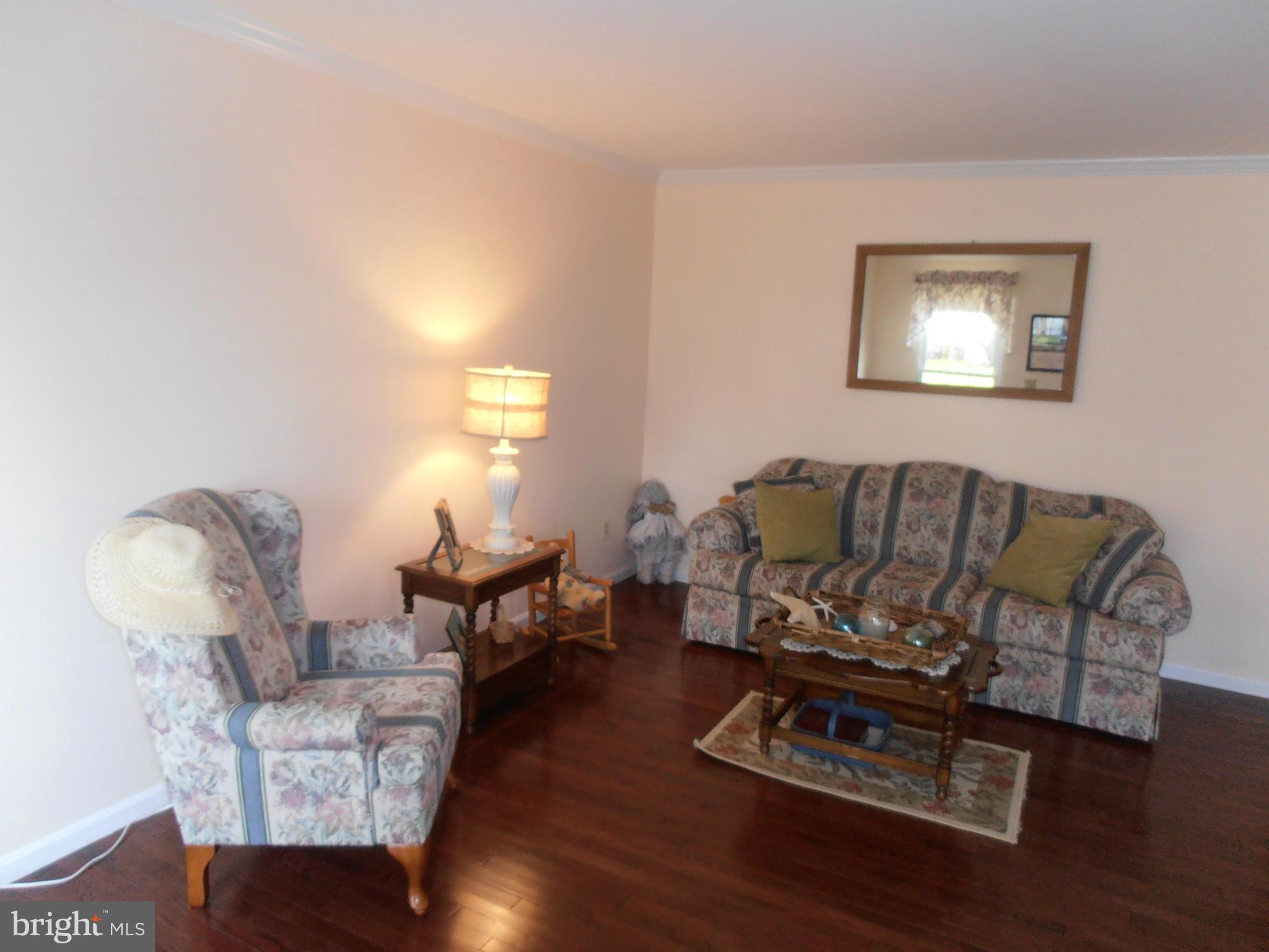 10216 Racquet Circle Manassas, VA 20110 - Photo 2 of 29 Living Room