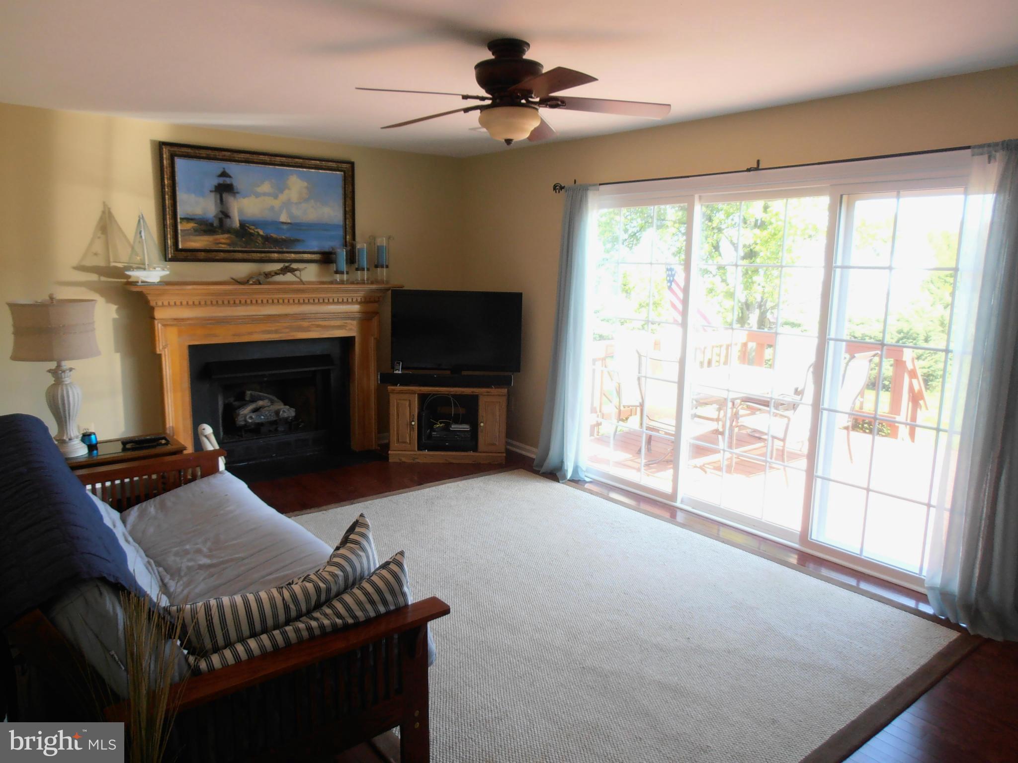 10216 Racquet Circle Manassas, VA 20110 - Photo 6 of 29 Family Room