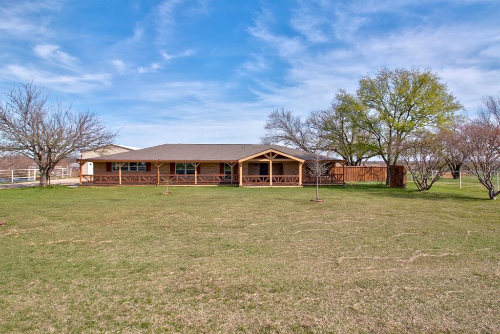 3884 Lois Road East Sanger, TX 76266 - Photo 1 of 40 Sanger Texas!