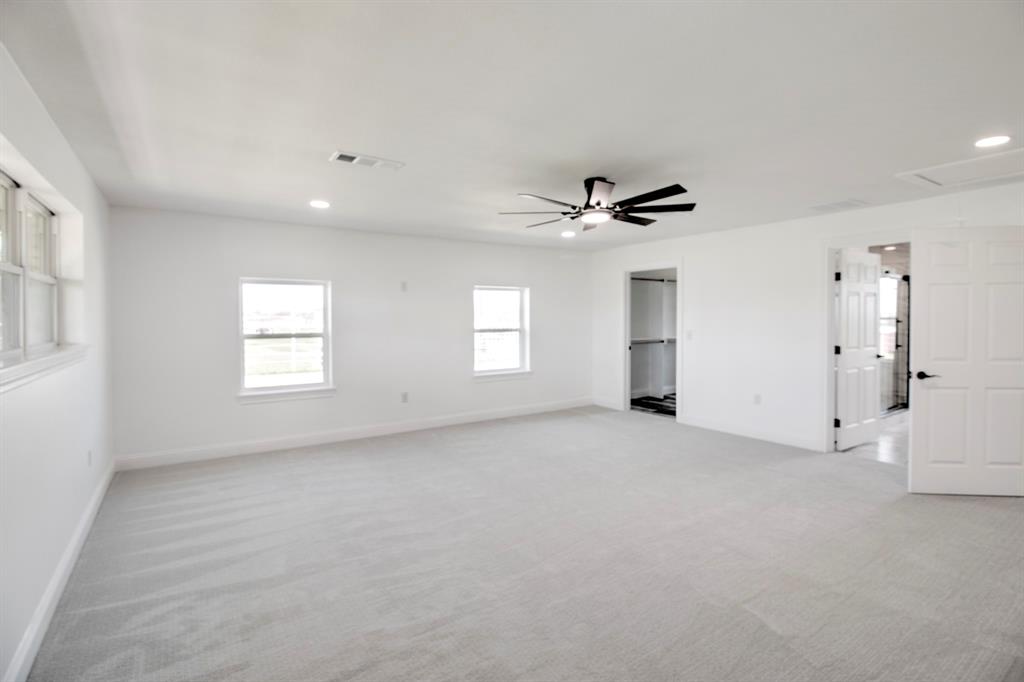 3884 Lois Road East Sanger, TX 76266 - Photo 27 of 40 Enough space to create a seating area in the primary bedroom!