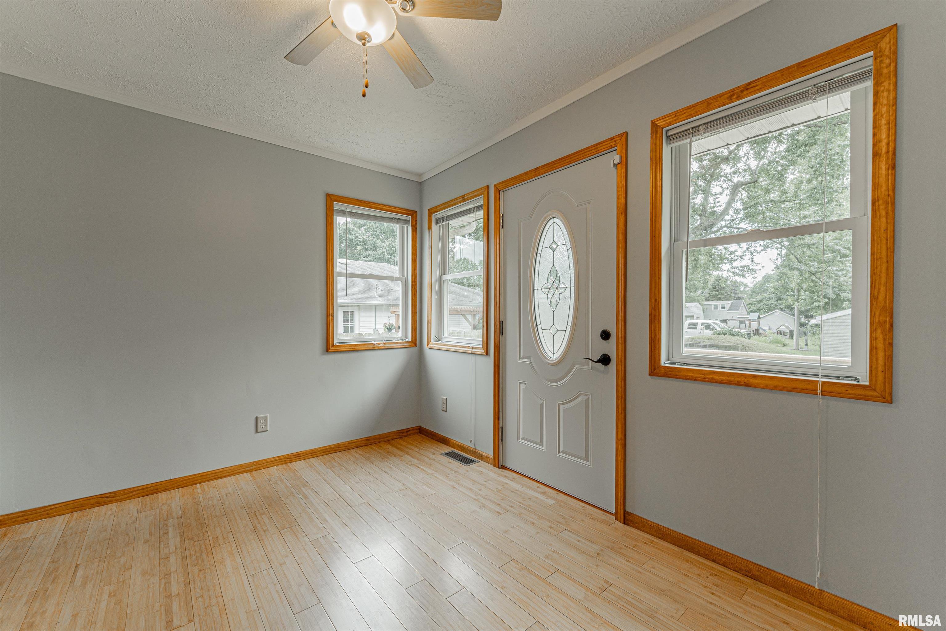 604 South Mary Street Atlanta, IL 61723 - Photo 15 of 38