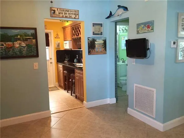 $1,875 | 315 Van Buren Street, Unit 203B, Hollywood, FL 33019