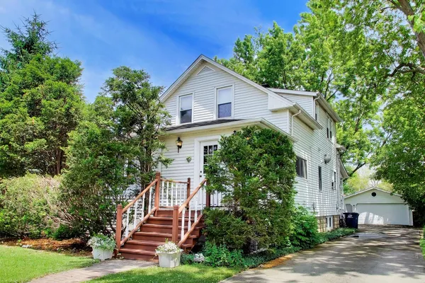 $430,000 | 671 South 5th Avenue, Des Plaines, IL 60016